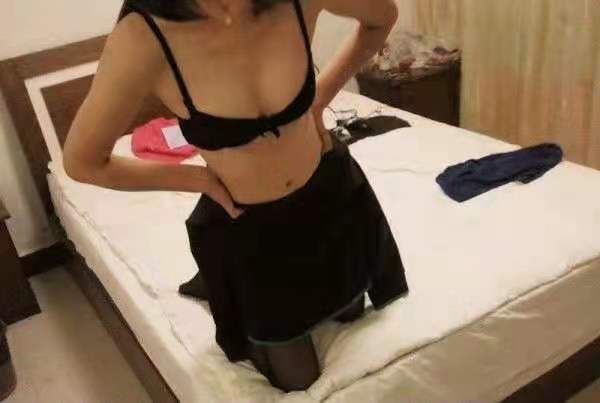 母狗找主，收的加q八三三九一八二零 