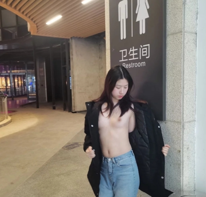 爸爸胯下的废物母狗